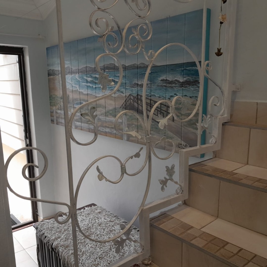 4 Bedroom Property for Sale in Wavecrest Eastern Cape